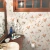 Lavabo decorado com o Papel de Parede Flores Rosa e Pássaros - 10 metros | 811055 - Coleção Fragrant Roses - Ciça Braga