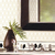 Lavabo decorado por Papel de Parede Geométrico Estilizado Bege e Branco - Bistrô - Importado Lavável | 8647 (Americana)  - Ciça Braga