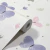 Outros detalhes da estampa do Papel de Parede Borboletas Lilás e Rosa com Brilho - Coleção Toulon PDI9618 | 10 metros | Cola Grátis - Ciça Braga