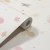 Zoom da estampa do Papel de Parede Borboletas Rosa e Bege com Brilho - Coleção Toulon PDI9621 | 10 metros | Cola Grátis - Ciça Braga