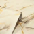 Outros detalhes do Papel de Parede Mármore Bege e Dourado Brilho - Coleção La Rochelle PDL1502 | 10 metros | Cola Grátis - Ciça Braga