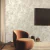 Sala decorada com o Papel de Parede Textura Espatulada Bege com Brilho - Coleção Poet Chart 4 400401 | 10 metros | Cola Grátis - Ciça Braga