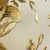 Zoom do Papel de Parede Floral Bege e Dourado - Coleção Bright Wall - 8,2 metros | 6130605 - Ciça Braga