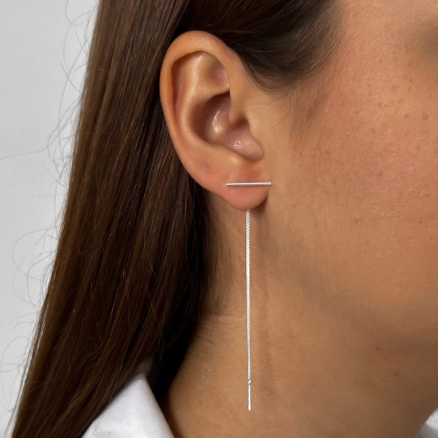 Brinco agulha com barra