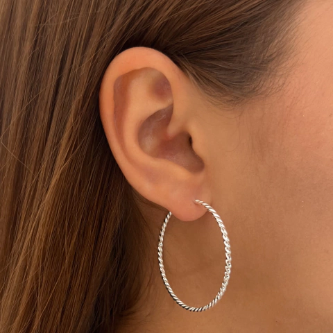 Brinco argola torcida 37mm