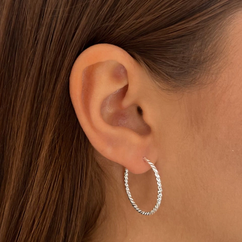 Brinco argola torcida 31mm