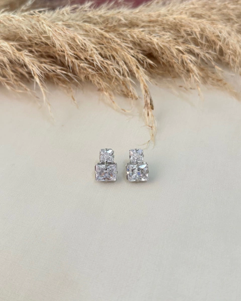 BRINCO ZIRCÔNIAS QUADRADAS CRISTAL PRATEADO