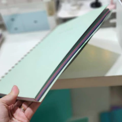 Imagen de Cuaderno A4 Premium Tapa Dura C/Elástico Simply FW 999739
