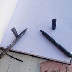 Cuaderno A4 lettering Book 80 H. Puntillado Plantec 88113 en internet