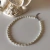 The moody pearl choker en internet