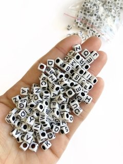 Dadinho branco com letras preta - 50 gramas