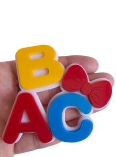 Aplique abc colorido grande curvado acrílico - 1 unidade