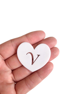 Aplique coração branco com letra vazada acrílico 4cm - 1 unidade - loja online