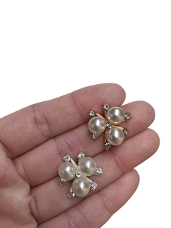 Aplique chaton com pérola e strass metal - 1 unidade