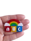 Aplique cubo abc arco-íris acrílico - 1 unidade