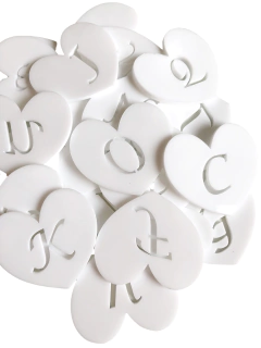 Aplique coração branco com letra vazada acrílico 4cm - 1 unidade