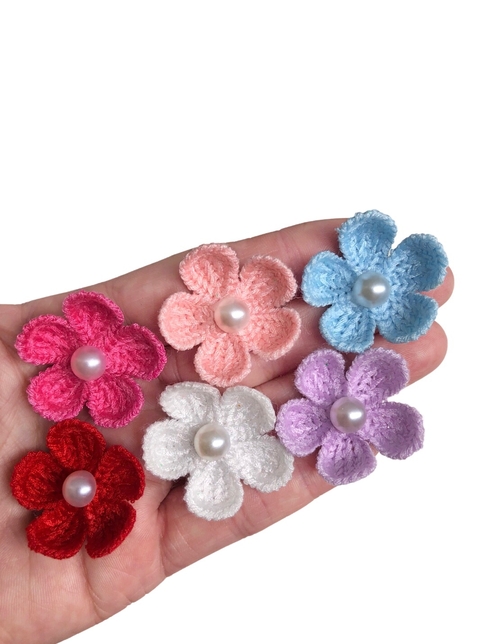 Aplique flor tricô com pérola - 1 unidade