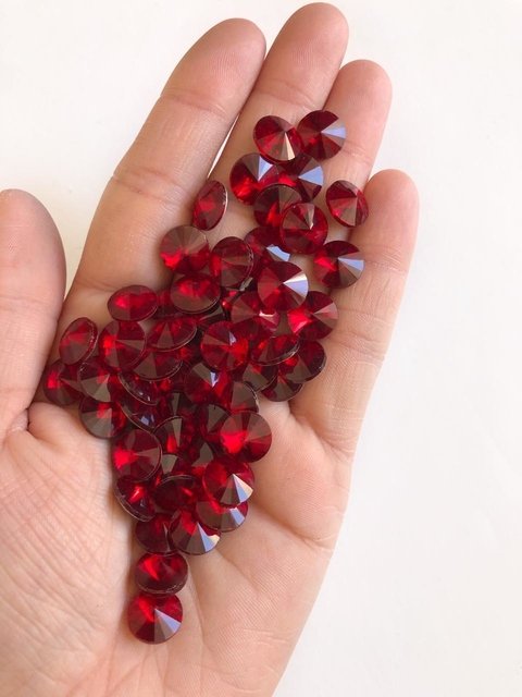 chaton 10mm vermelho - 30 unidades