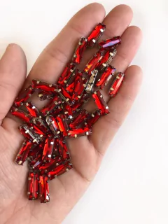chaton de acrílico retangular vermelho 16x6mm - 20 unidades