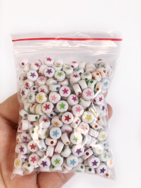 miçanga redonda com estrelinhas colorida - 50 gramas