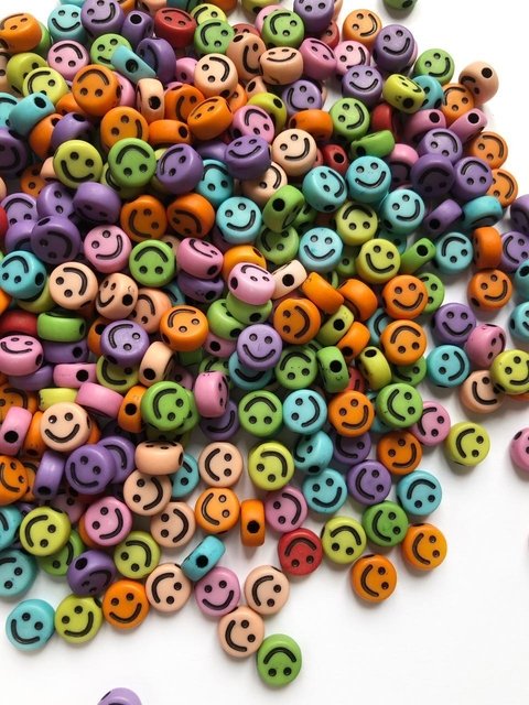miçanga smile preto com fundo colorido - 25 gramas