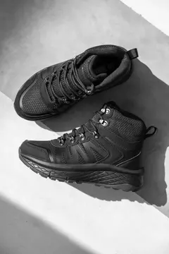 Frey - Total Black en internet