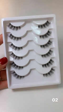 Cartela com 6 pares de Cílios Postiços - comprar online