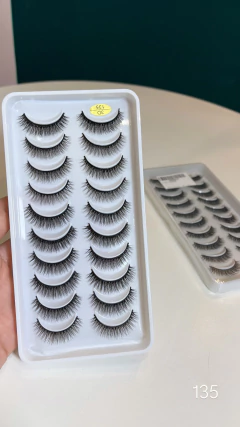 Cartela com 10 pares de Cílios Postiços