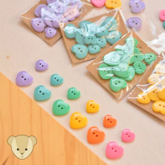 Caixinha CORAÇÃO "divertida" | 36 botões 15 e 20mm - loja online