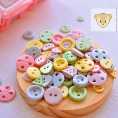 Container com 80 botões diferenciados nas cores baby - grátis embalagem - Débora Radtke