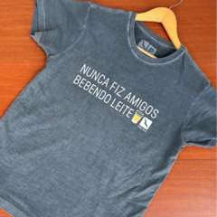 Camiseta Bebendo Leite - Camisas de Samba e Cerveja - Loja Bacutia