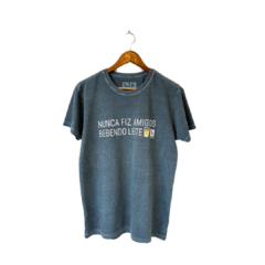 Camiseta Bebendo Leite