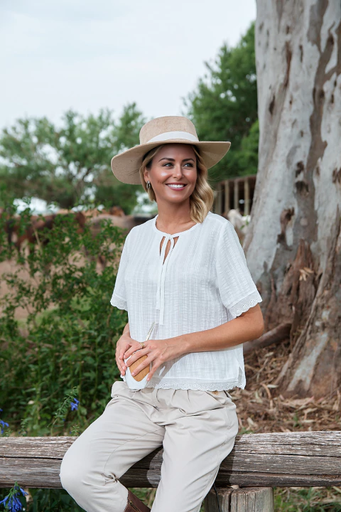 Blusa m/c apertura en delantero y tajos laterales - comprar online