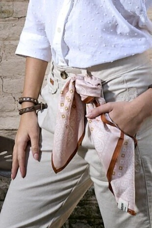 Pulsera cuero con tachas