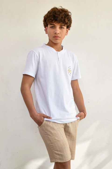 Remera pique cuello mao bordada - comprar online