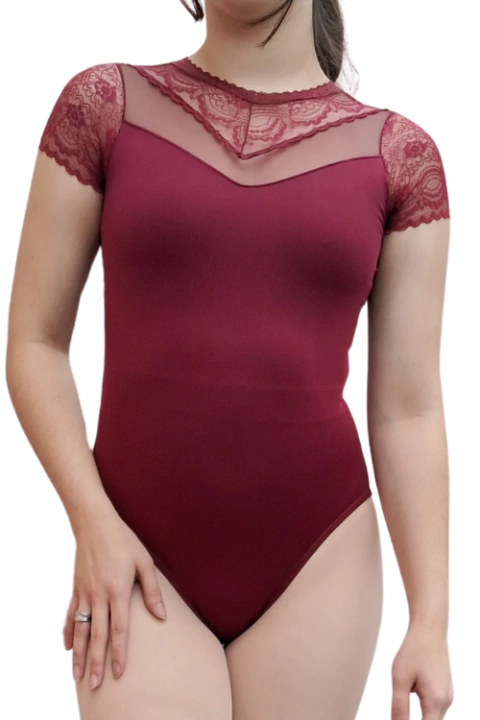 VDC095 | COLLANT MANGA CURTA EM RENDA COM RECORTES EM TULE E RENDA - comprar online