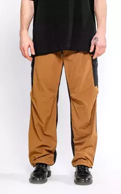 PANTALON TILO CAMEL/NEGRO en internet