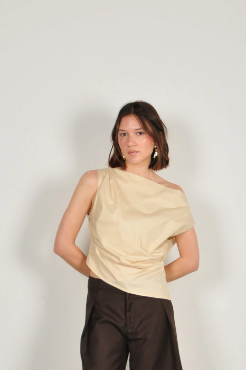 Top ASIMÉTRICO [butter] - comprar online