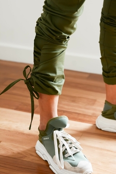Pantalón CHUPIN SPANDEX VERDE MILITAR - comprar online