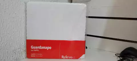 GUARDANAPO JANTAR TREVO RELEVO 24 X 24 CM COM 50 UNIDADES