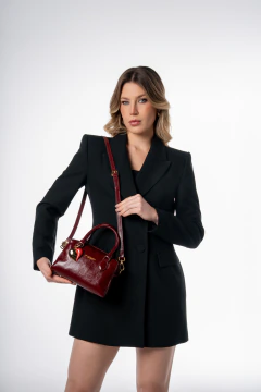 BOLSA COURO LEGÍTIMO MINI BAÚ COM CHARM VERNIZ CHERRY - Ana Cavalcanti