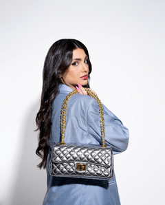 BOLSA COURO LEGÍTIMO QUILTED MÉDIA EM MATELASSÊ PRATA - loja online