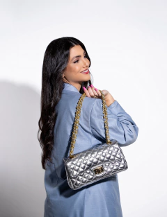 Imagem do BOLSA COURO LEGÍTIMO QUILTED MÉDIA EM MATELASSÊ PRATA
