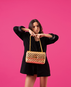 BOLSA COURO LEGÍTIMO QUILTED ABA RETA EM MATELASSÊ DOURADA - loja online