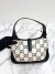 Bolsa Gucci Jackie Small Monogram Embossed Branca e Preta