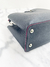 Bolsa Louis Vuitton Capucines MM Navy Blue na internet