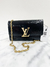 Bolsa Louis Vuitton Pochette Louise Epi Leather Preta - MICROCHIPPED - Brechó Closet de Luxo