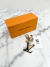 Chaveiro Louis Vuitton Capucine Initiales Bag Charm - Brechó Closet de Luxo