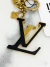 Chaveiro Louis Vuitton Capucine Initiales Bag Charm na internet