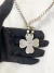 Colar Saint Laurent Crystal Heart Clover Prateado na internet